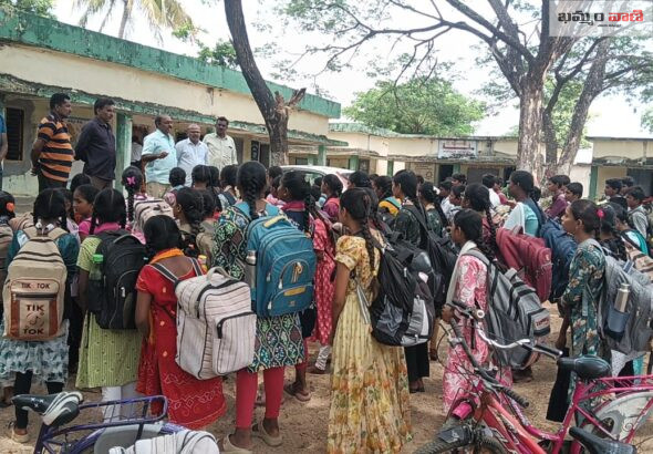 ఢిల్లీ లాఠీచార్జికి నిరసనగా కాకరవాయిలో పాఠశాలల బంద్